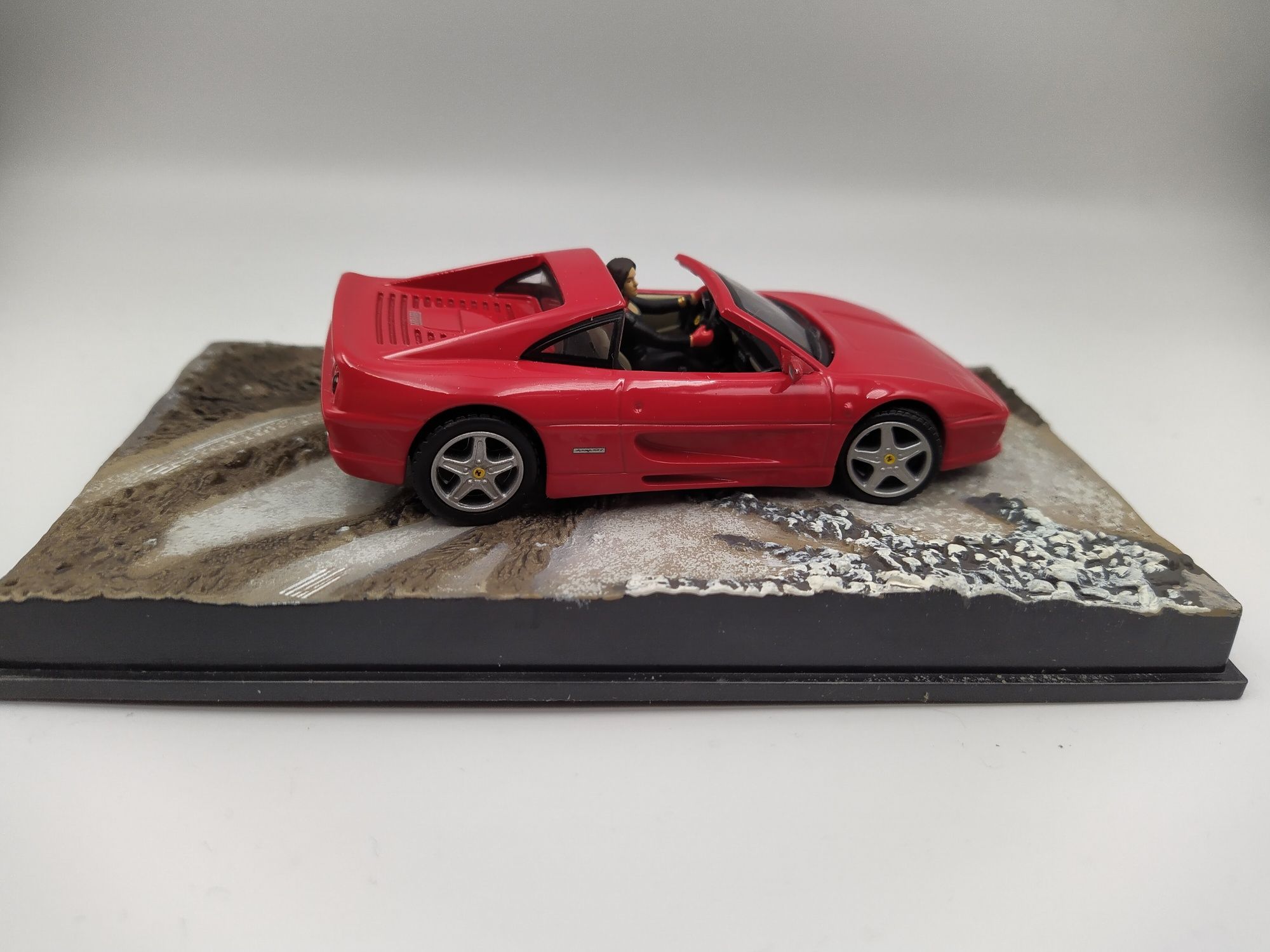 Ferrari F355 GTS Goldeneye James Bond Eaglemoss 1:43