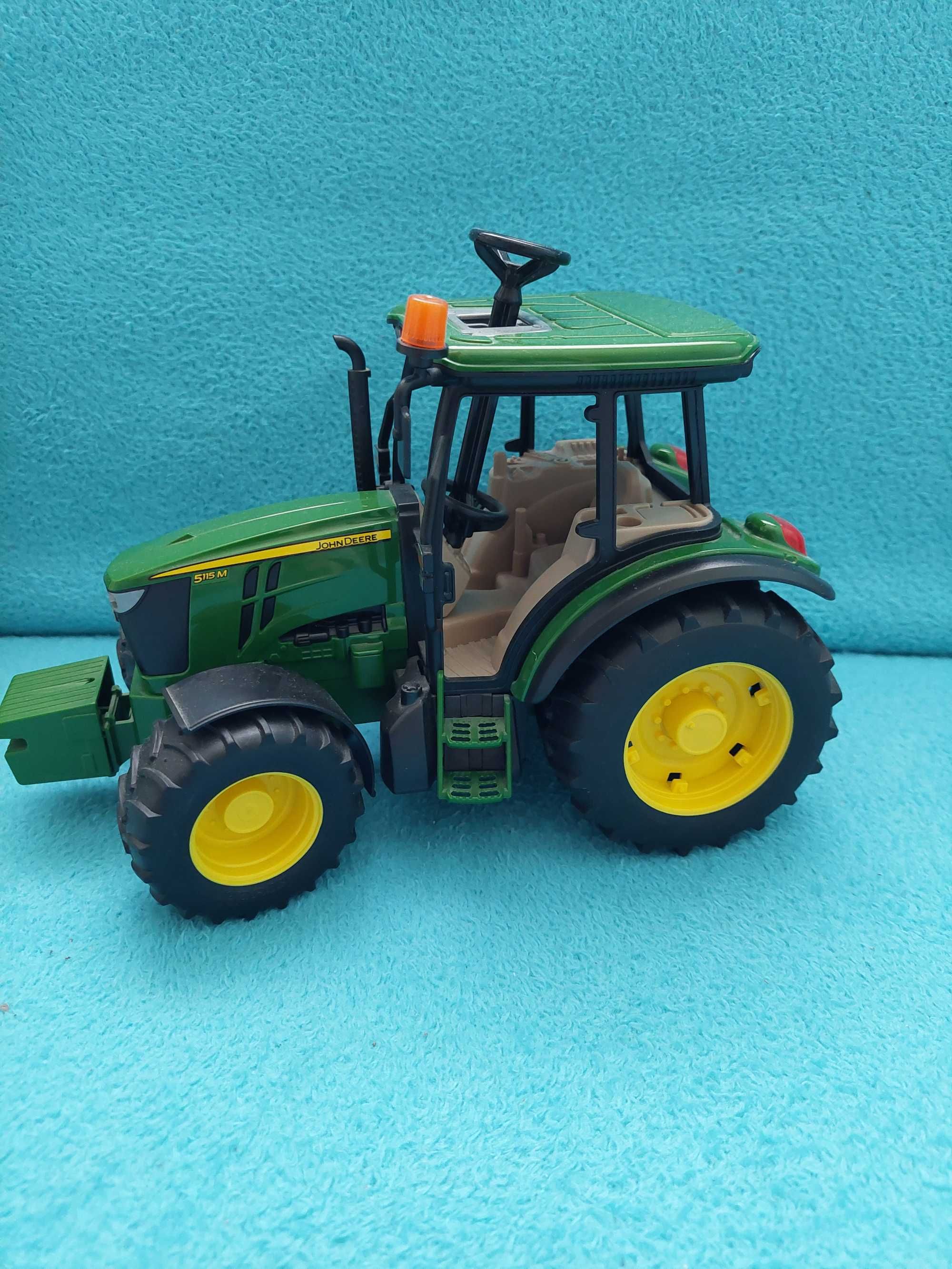 Ciągnik John Deere 5115