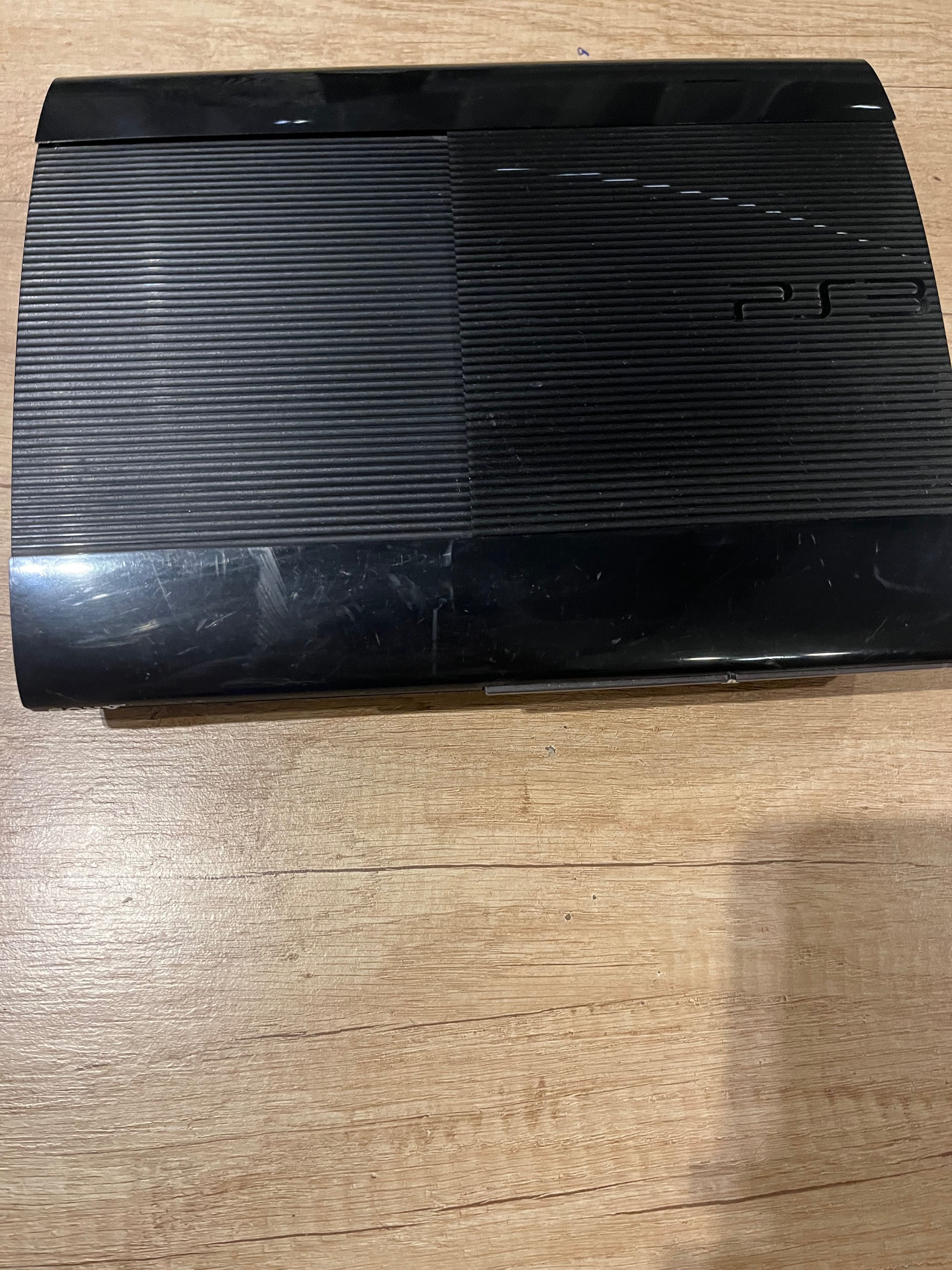 Konsola Ps3 z kierownicą logitech driving force i NFS MW