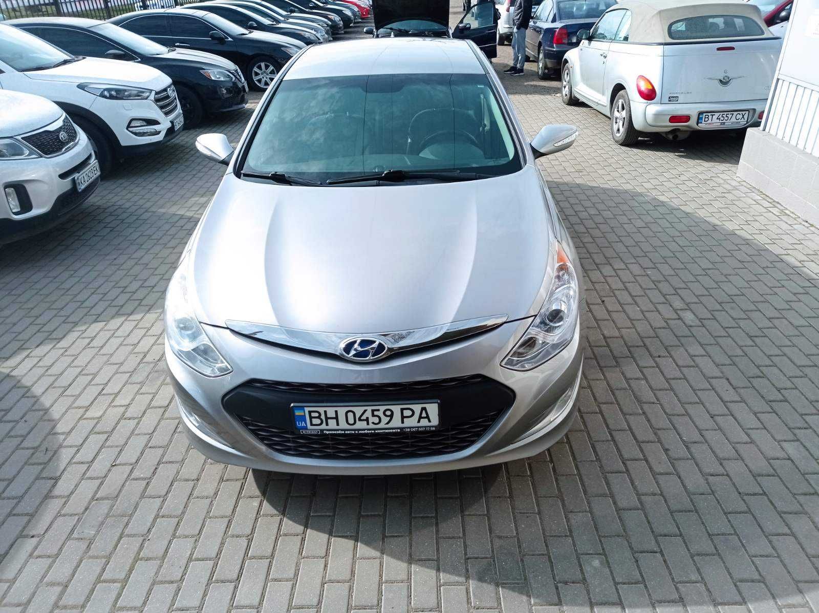 Hyundai Sonata 2013 року 2,4 л./гібрид