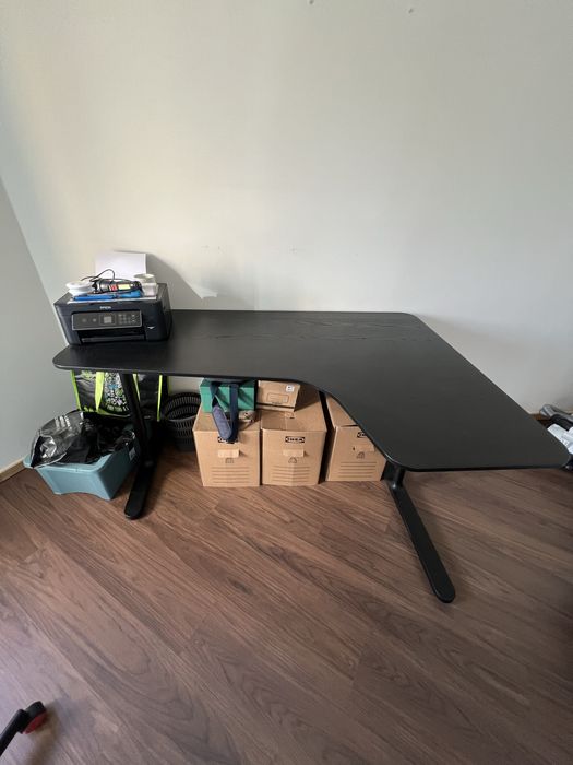 Secretária e cadeira