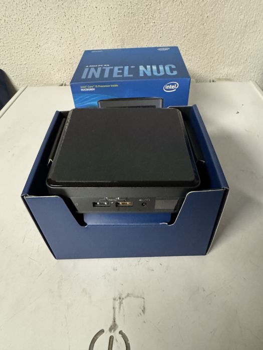 Intel NUC i5 NUC8i5BEK