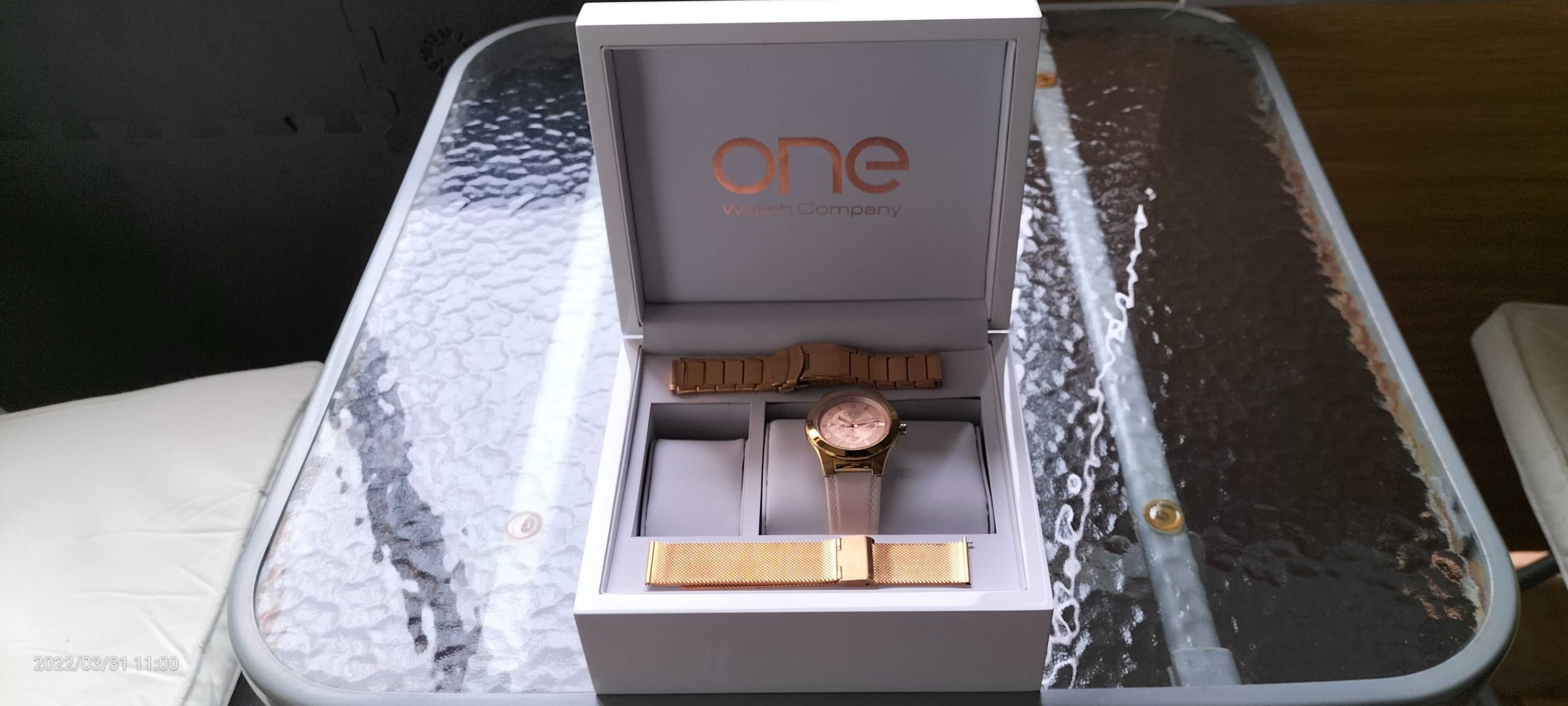 Relógio ONE com caixa de Madeira e 3 Braceletes