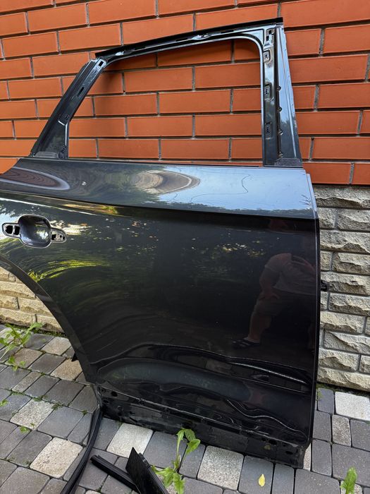 Двері права задня Audi Q5 A80