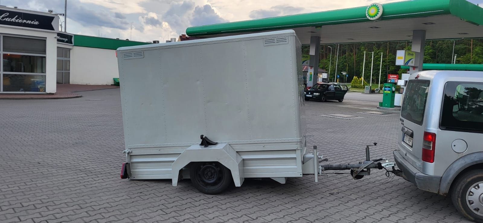 !!!  JEDYNA  !!!  Przyczepa  " koffer" kontener  z hydraulika