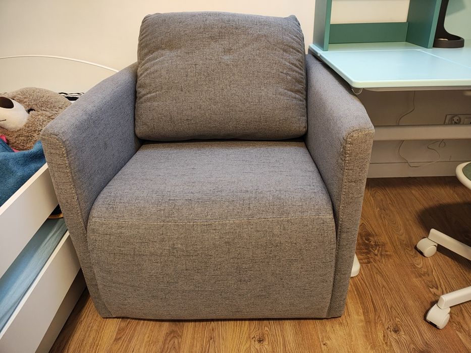 Wygodny fotel, zadbany.