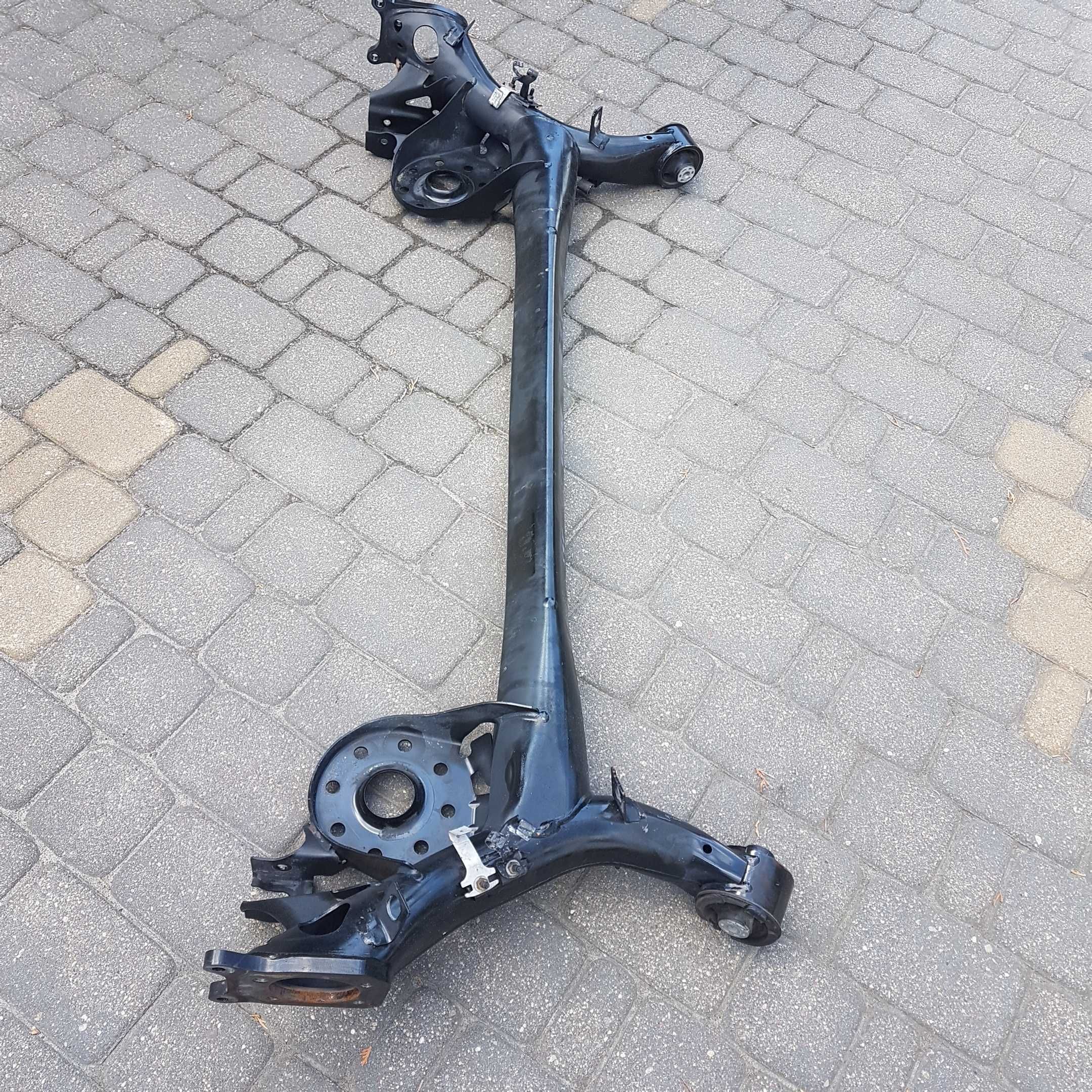 belka zawieszenie tył tylna toyota yaris II III 07- jak nowa TARCZE