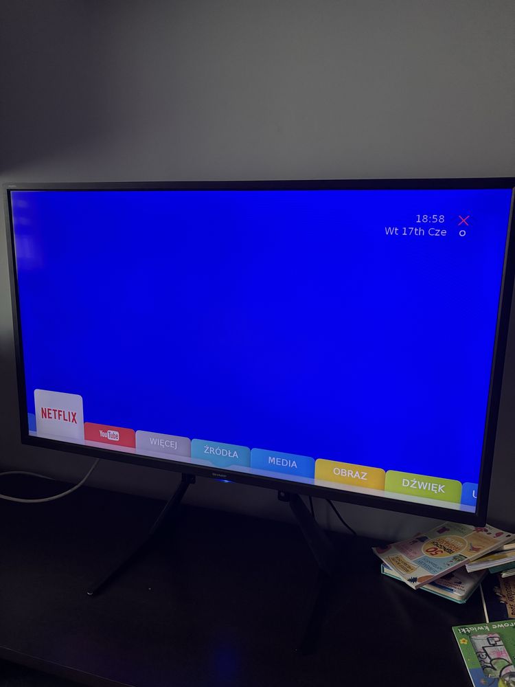 Telewizor Sharp + stojak