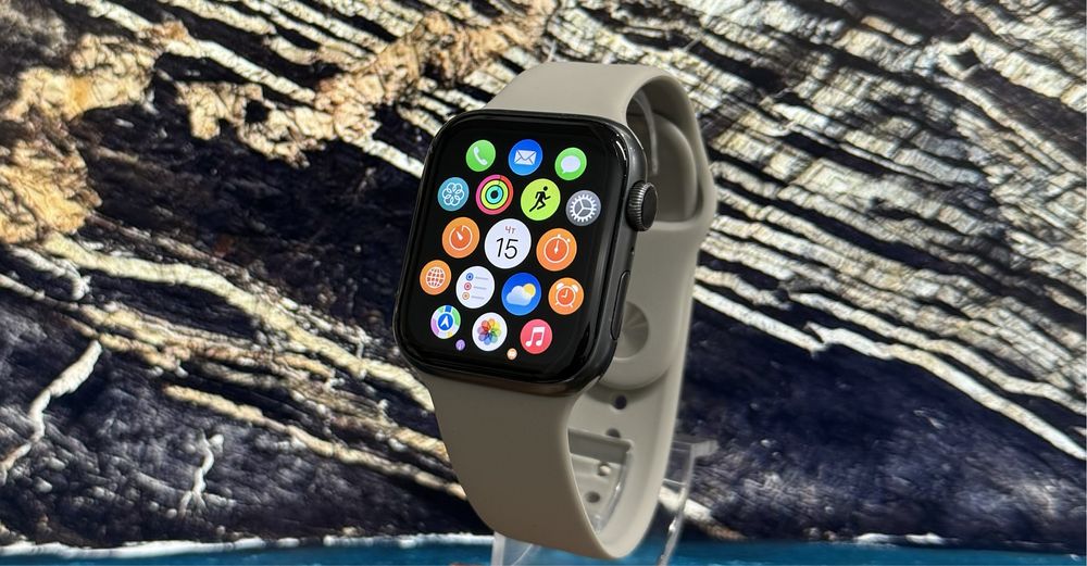 Apple Watch  Series 4 Space Grey 44 mm GPS Aluminum