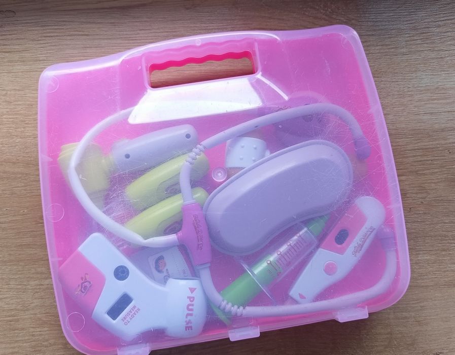 Zabawkowy zestaw lekarski