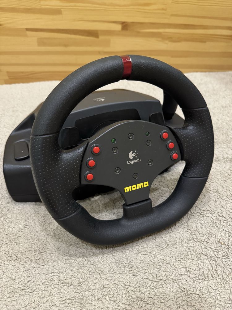 Хороший стан. Ігрове кермо logitech momo racing 270 градусів