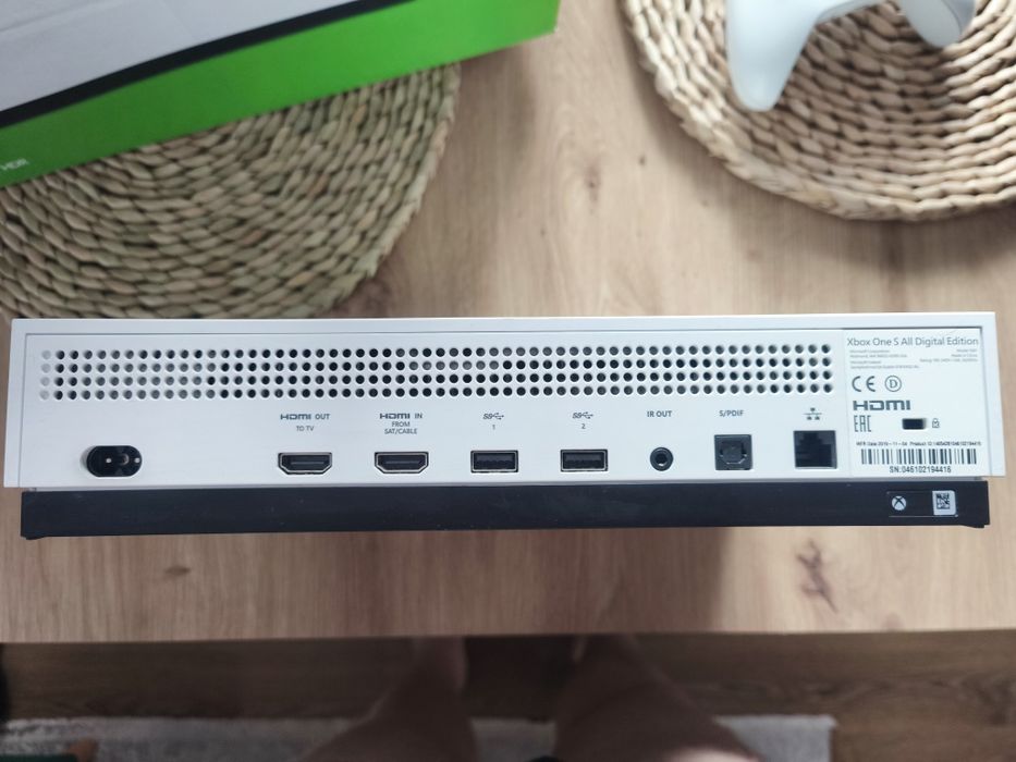 Xbox one s 1tb all digital idealna pad plomba