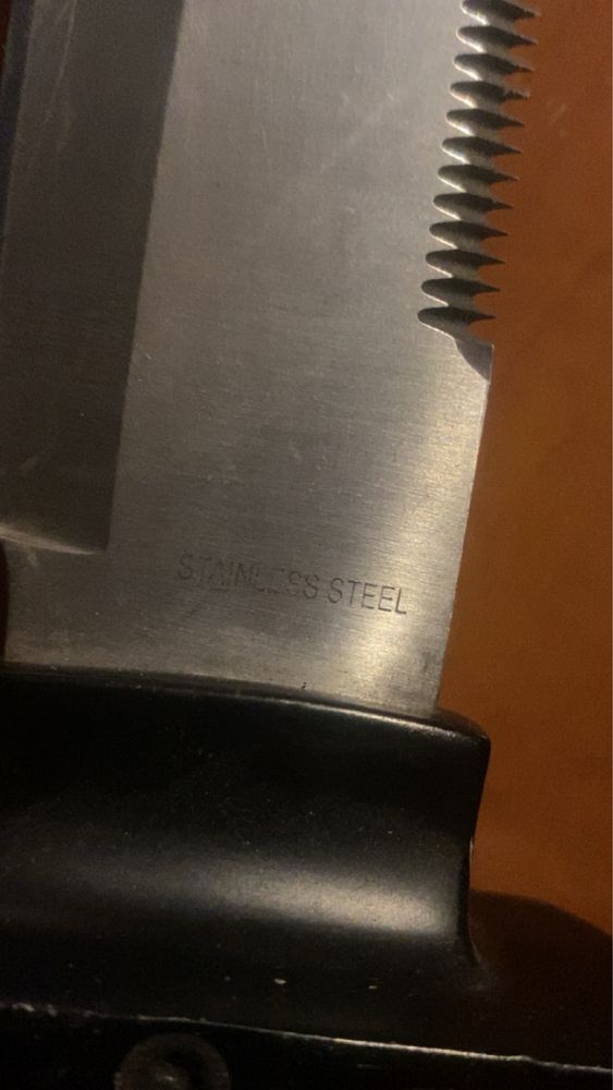 nóż taktyczny z stali