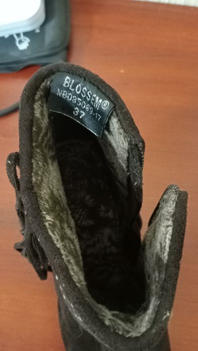 Продаються ботінки