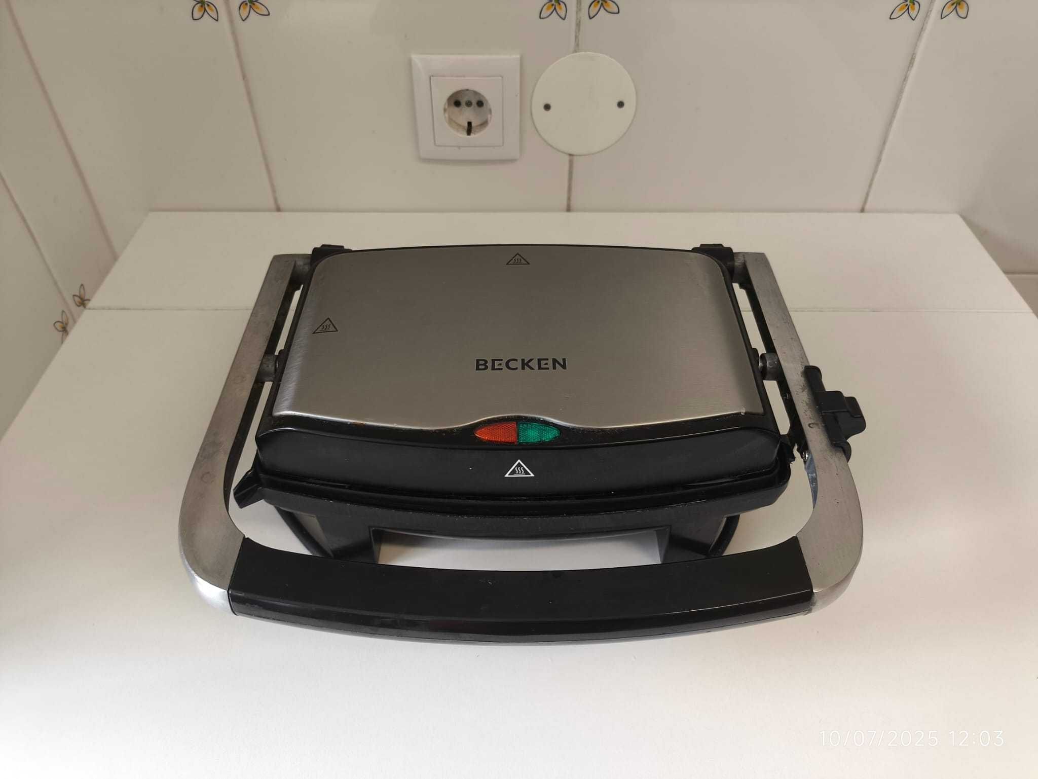 Grelhador/Sanduicheira Elétrica Becken