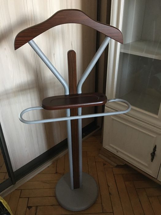 Вішак для одягу на підлозі-самовивіз