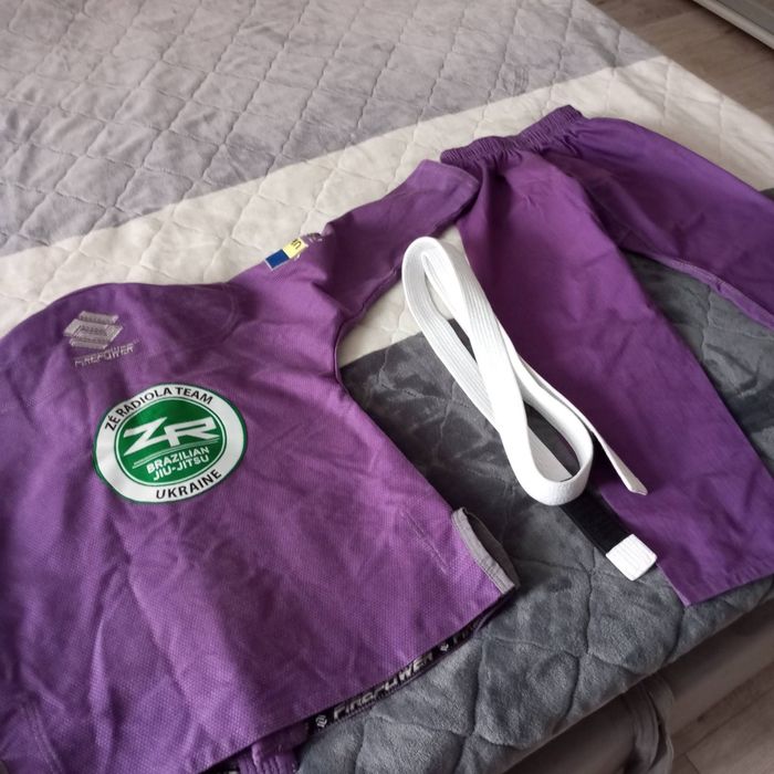 Форма для джиуджитсу, спортивна форма.