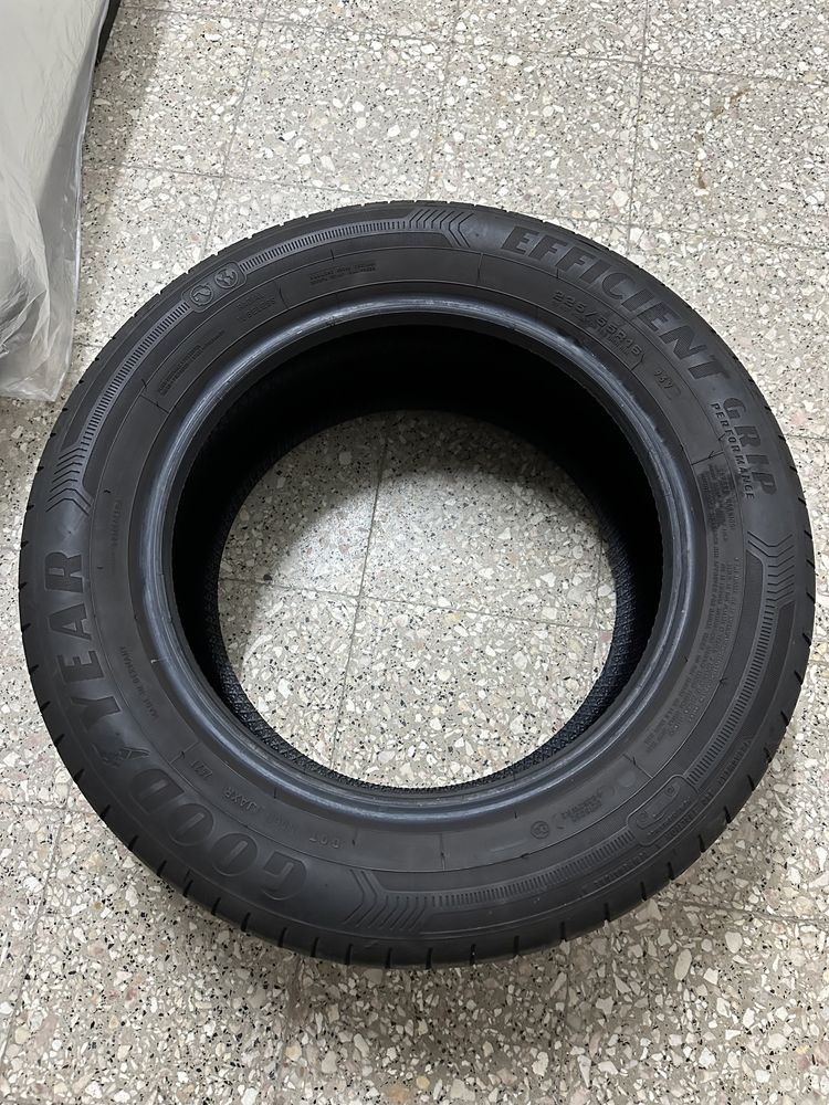 Pneu Goodyear semi-novo 225/55/16