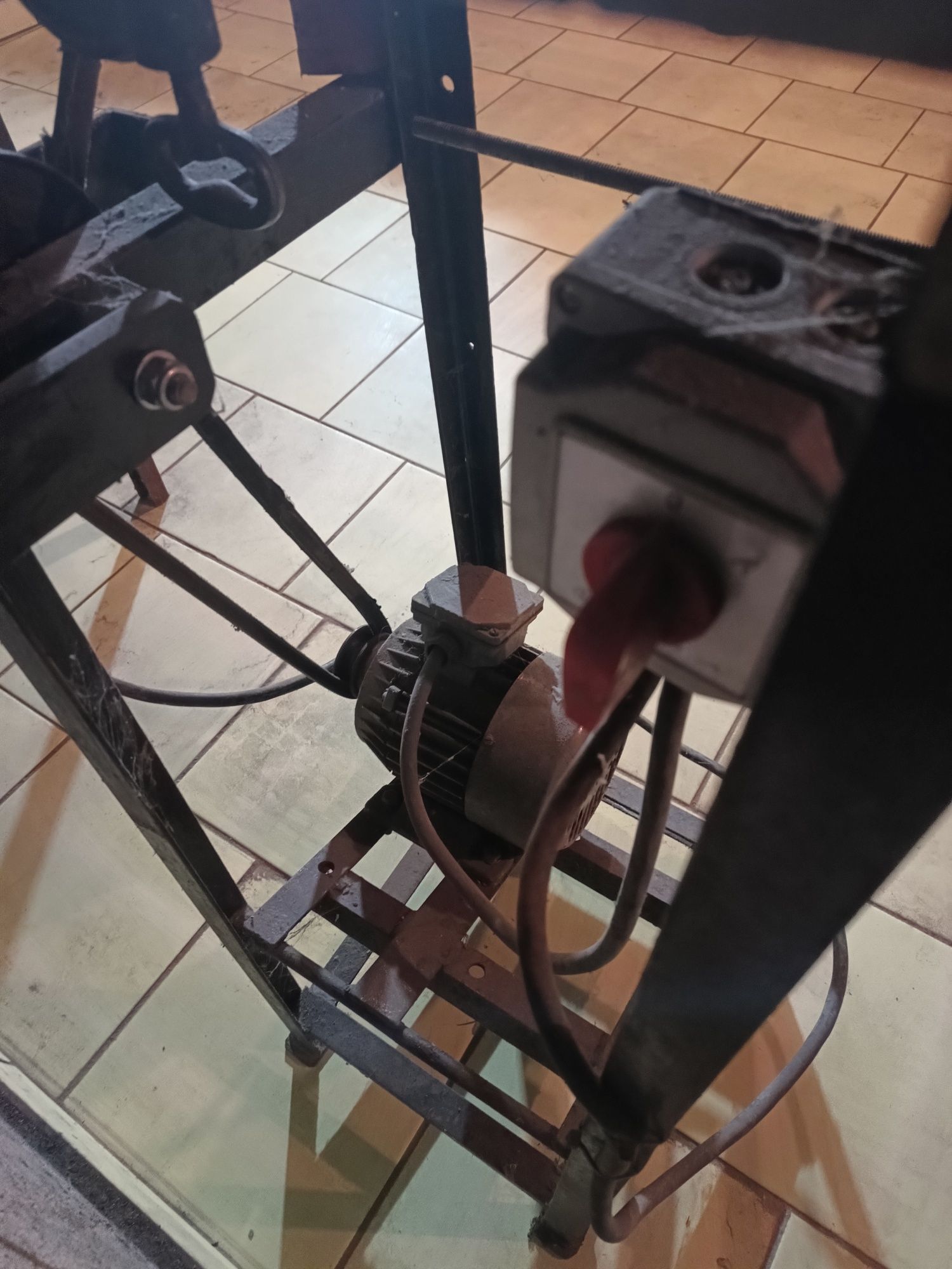 Maszynka do mielenia mięsa elektryczna