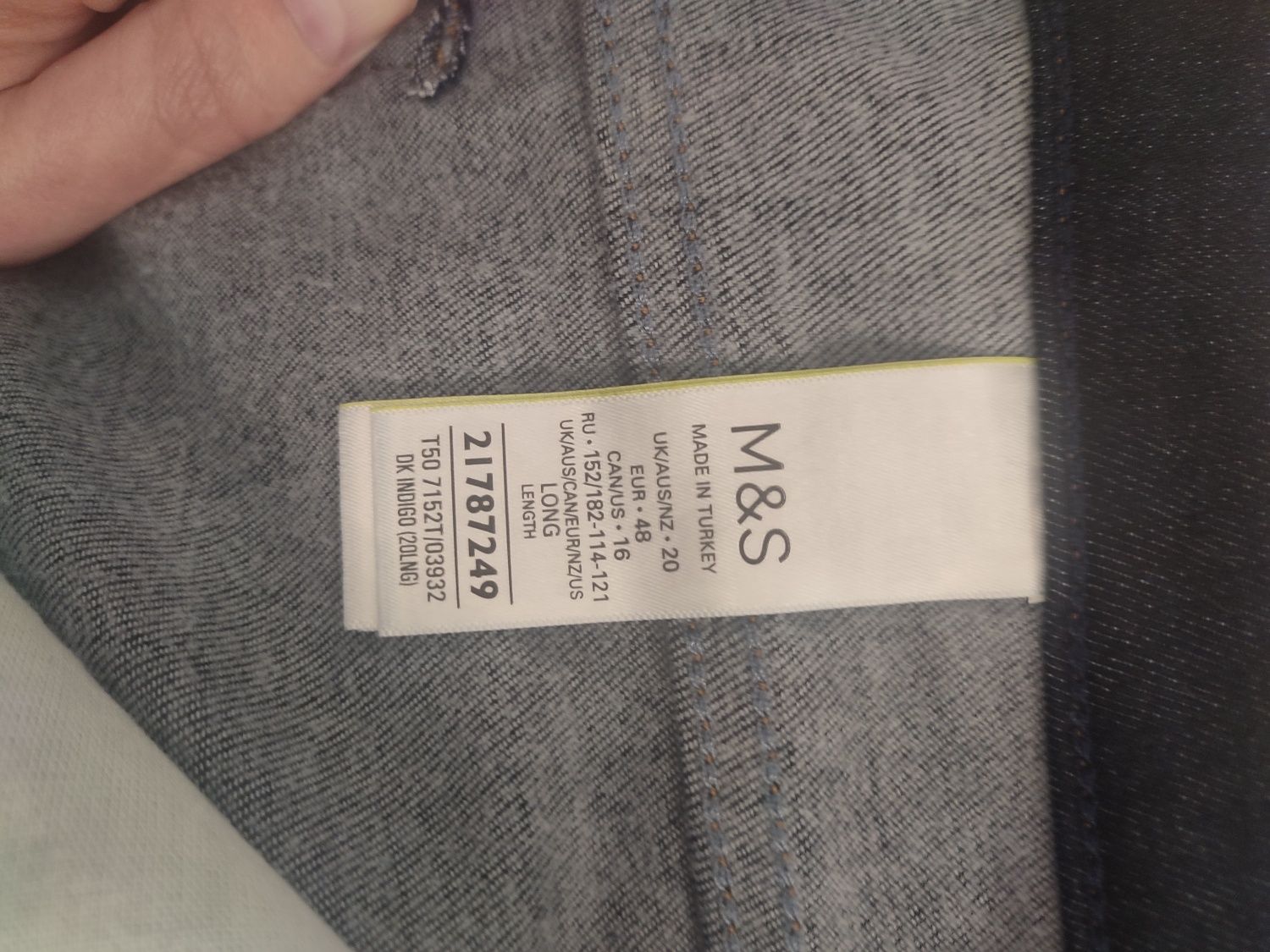 Продам джинсы темно синего цвета Marks & Spencer