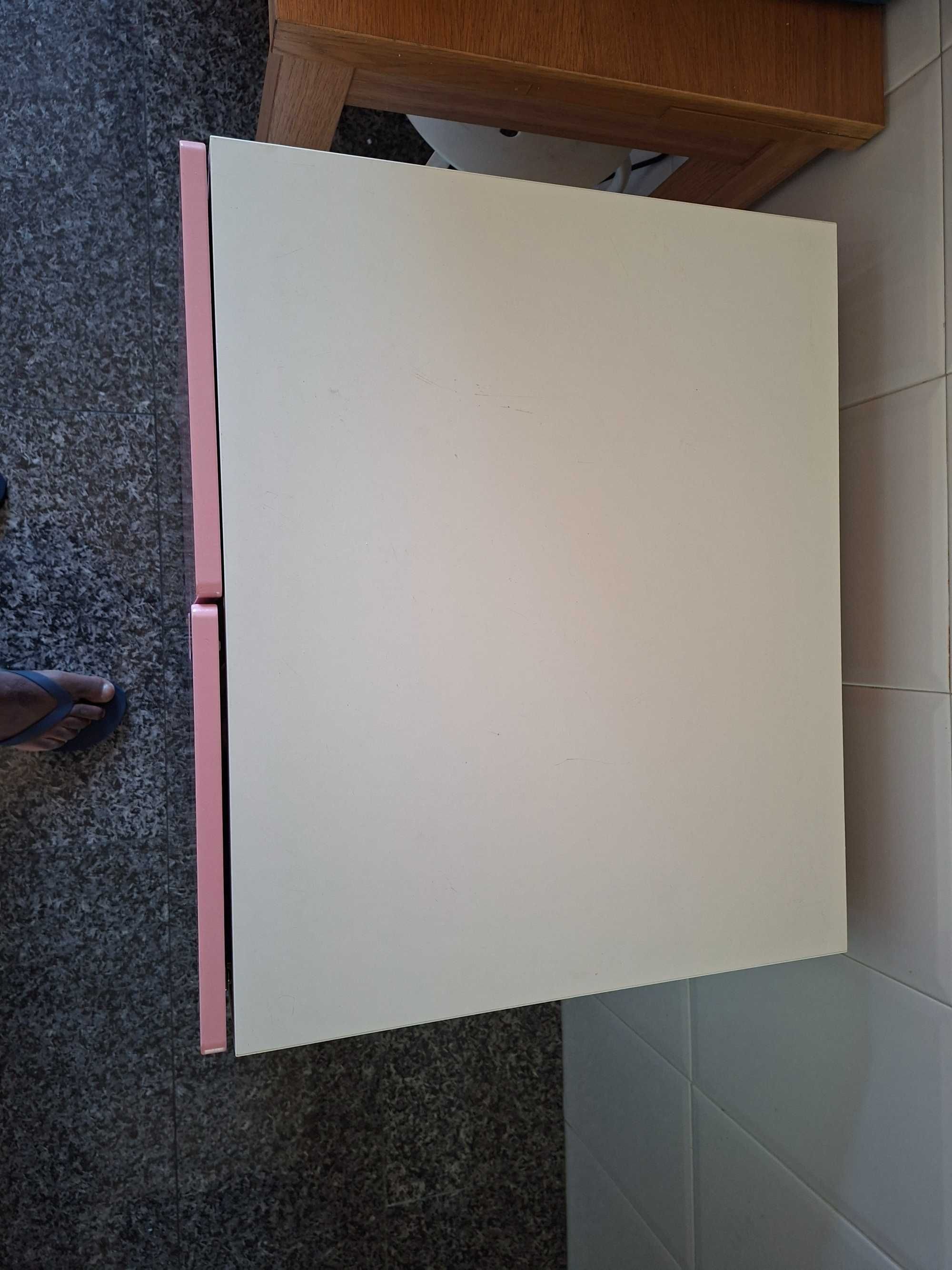 Mesa peq. E móvel