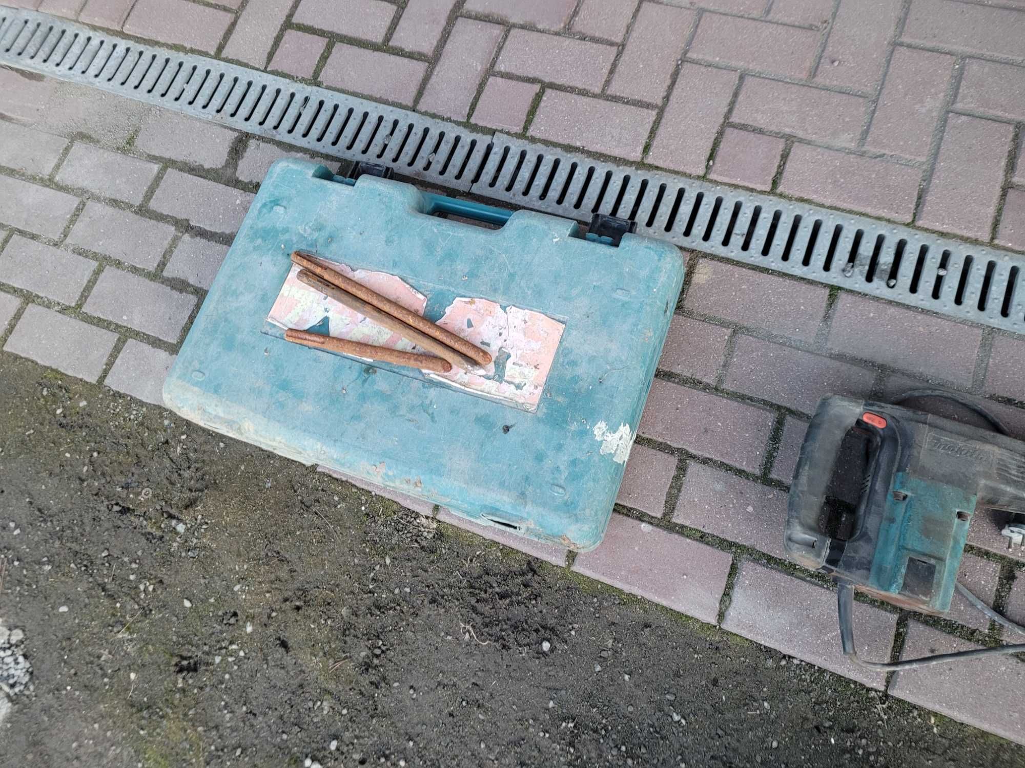Młot udarowy Makita HM1100C + Walizka