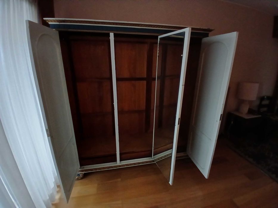 Roupeiro Antigo - Antiguidade