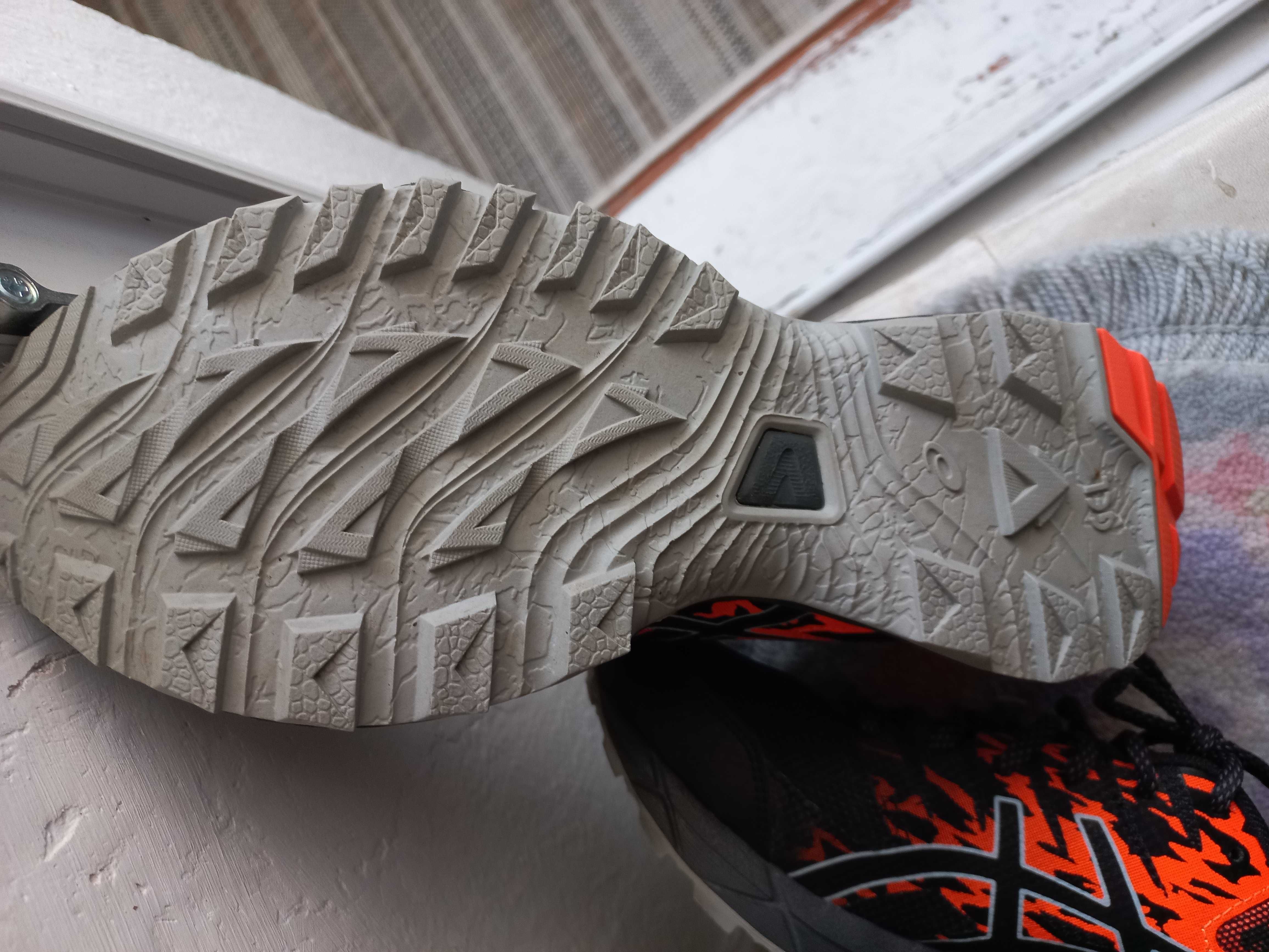 Кроссовки Asics GEL-SONOMA 3 ,на 39 размер .(новые )