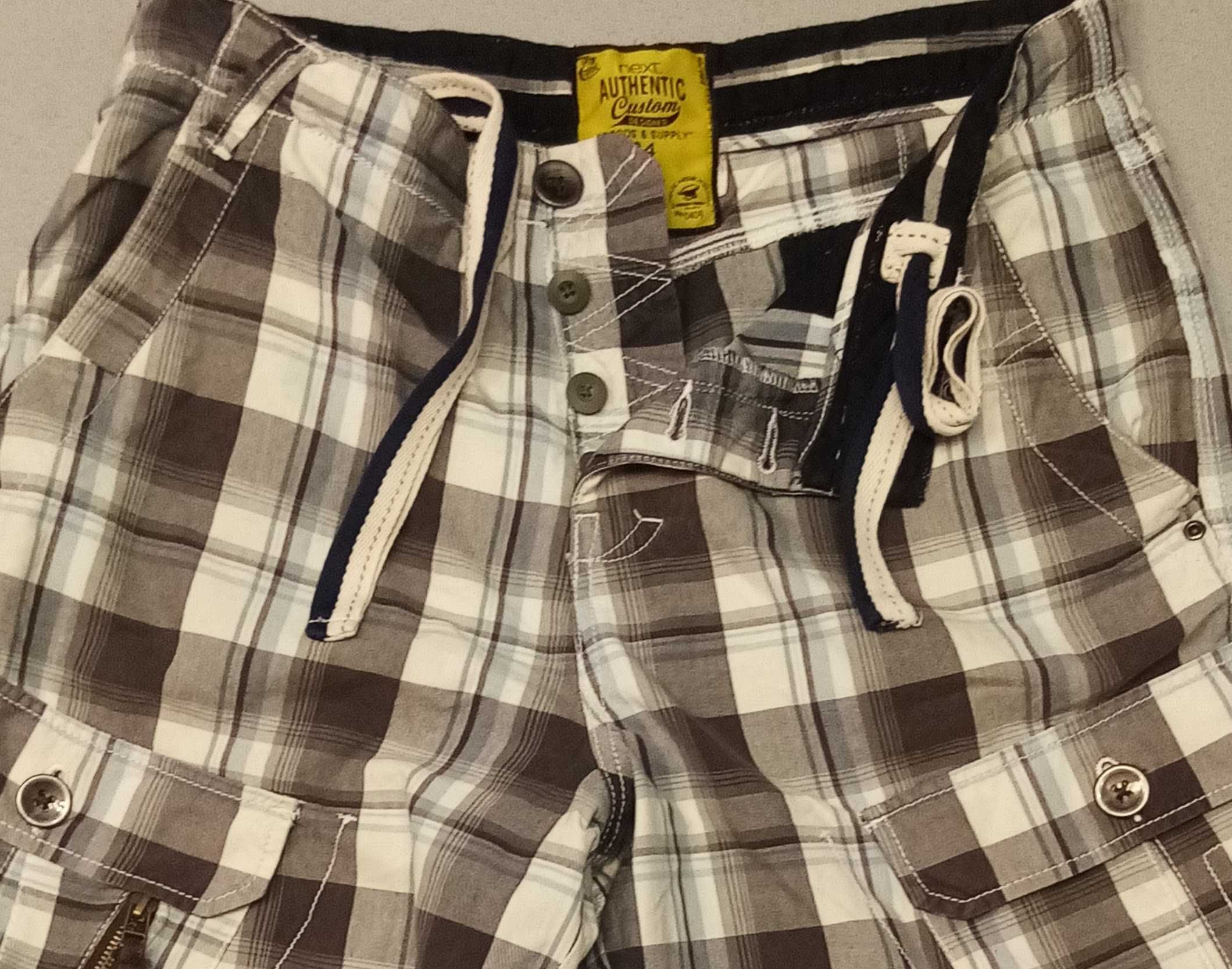 R) NEXT Męskie krótkie spodnie kratka w typie bojówek Roz.34