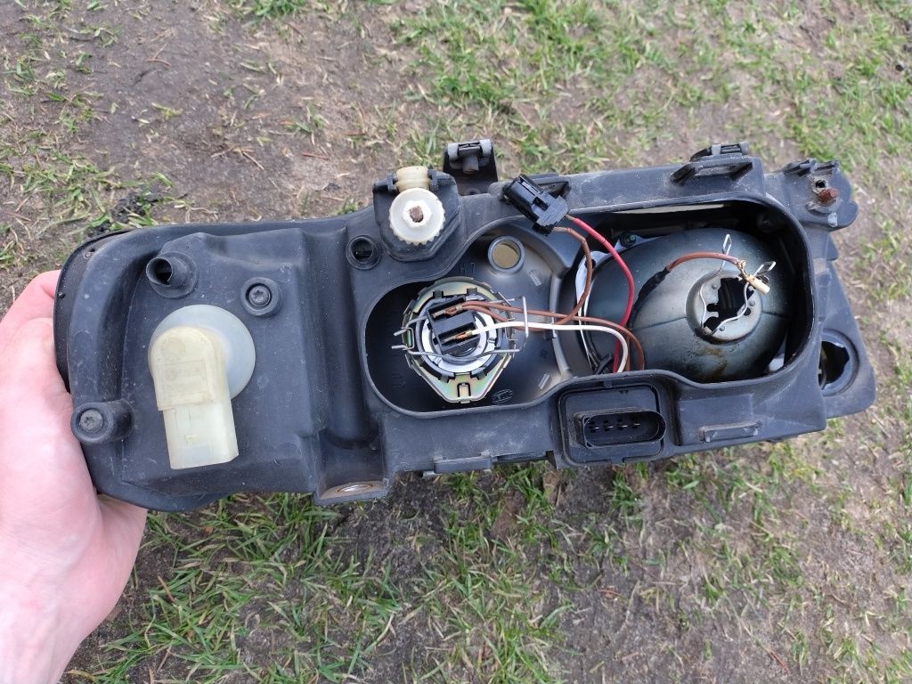 Lampy przednie Audi A3 8l