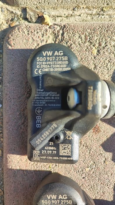 Датчик давлени воздуха в шинах.