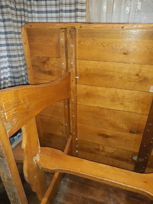 Дерев'яний стіл в альтанку з натурального дуба.