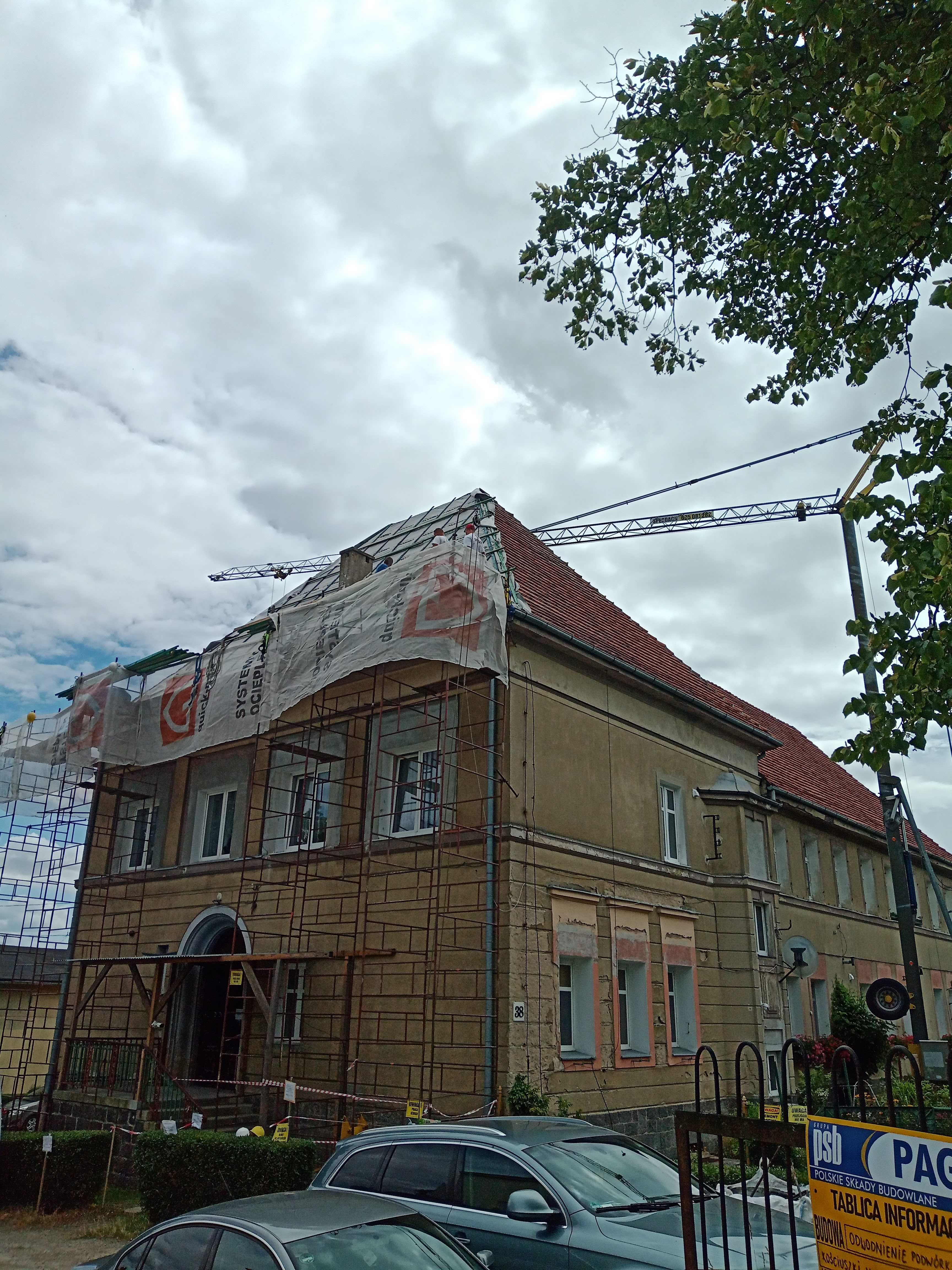 żuraw wieżowy dźwig dekarski ciesielski winda wynajem