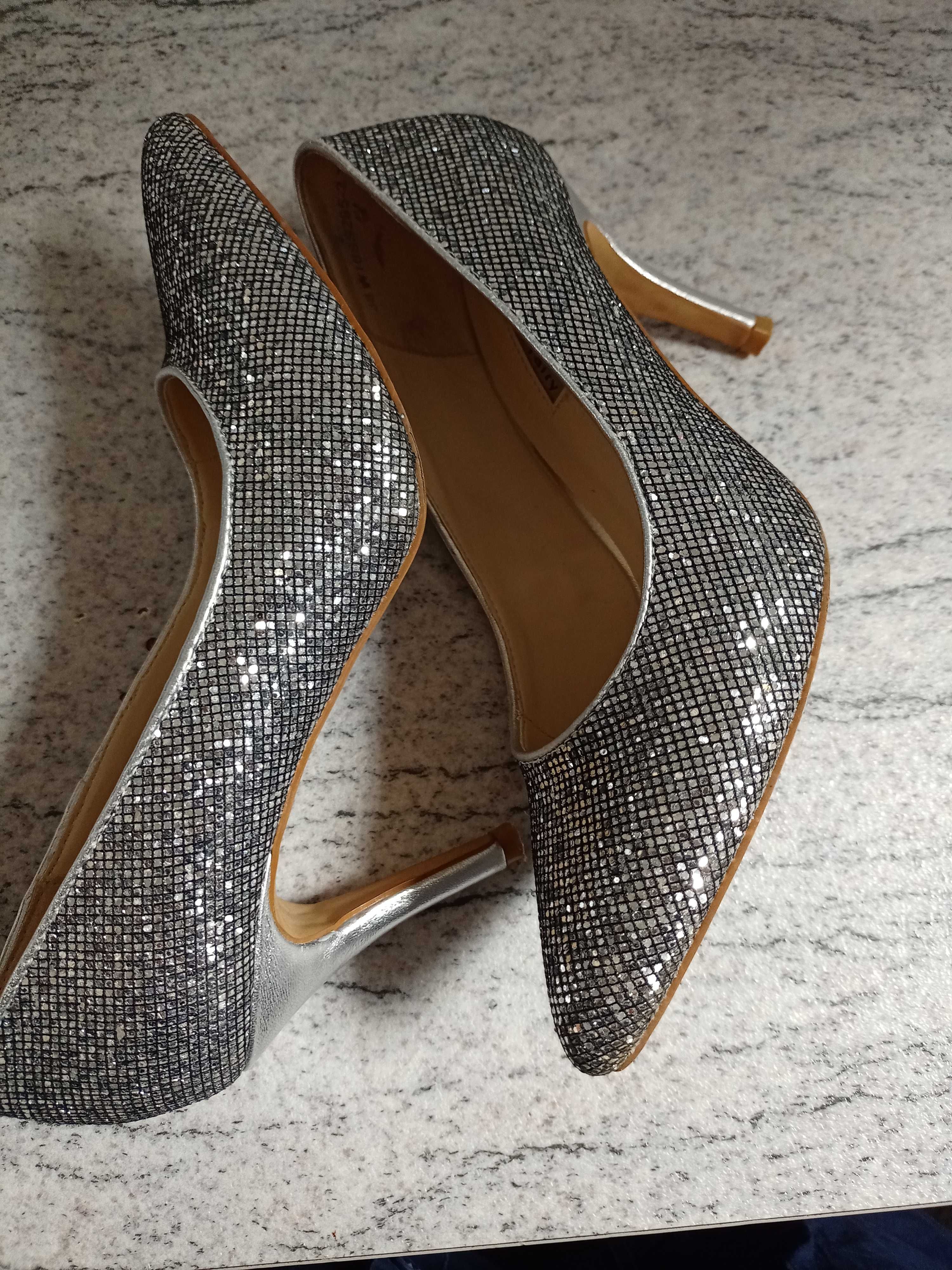 Срібні туфлі ...для дами