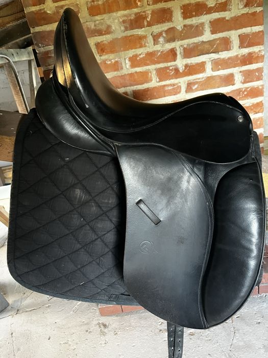 Sprzedam siodło ujeżdżeniowe