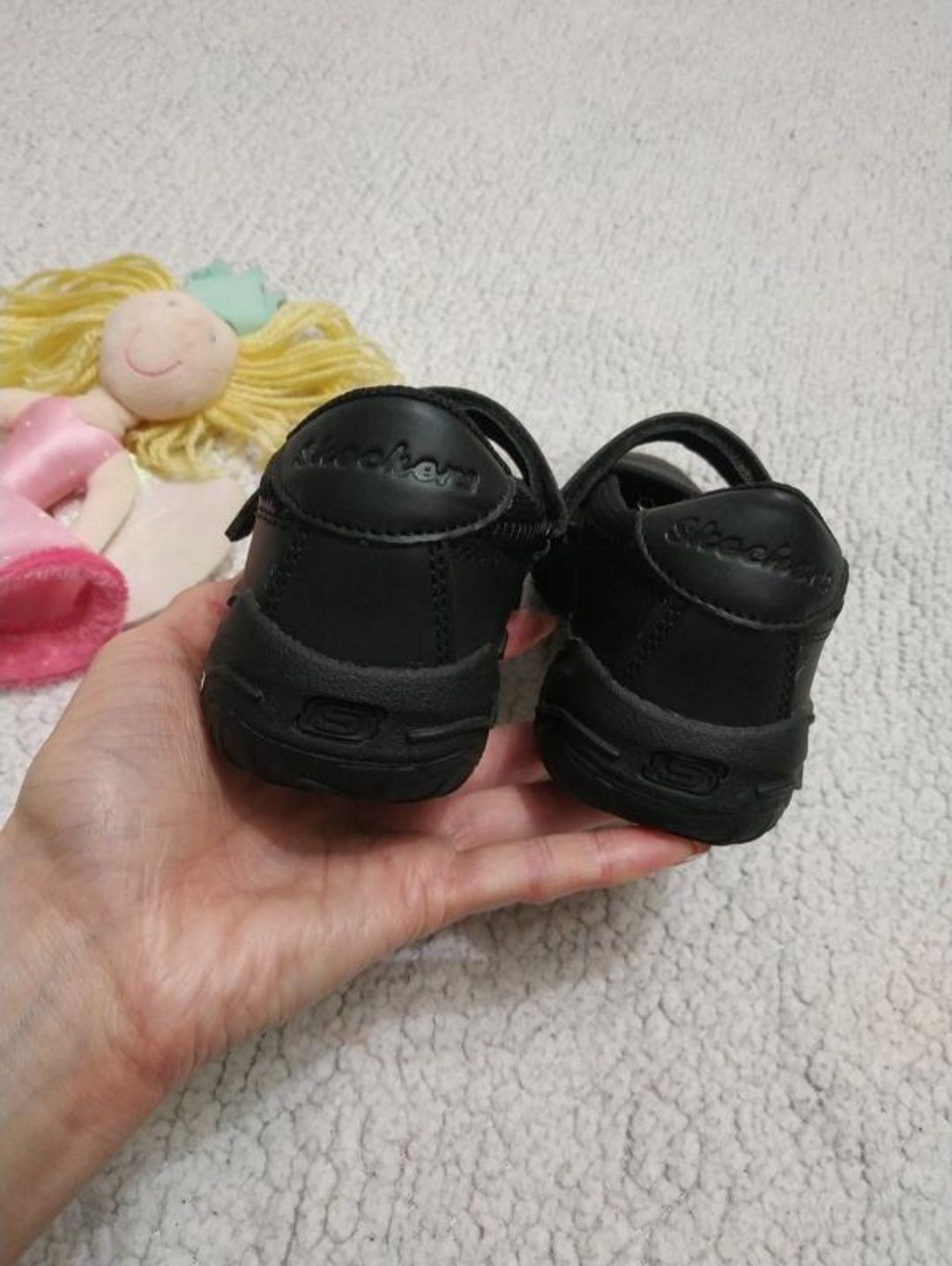 Чорні шкіряні туфлі для дівчинки Skechers розмір 32