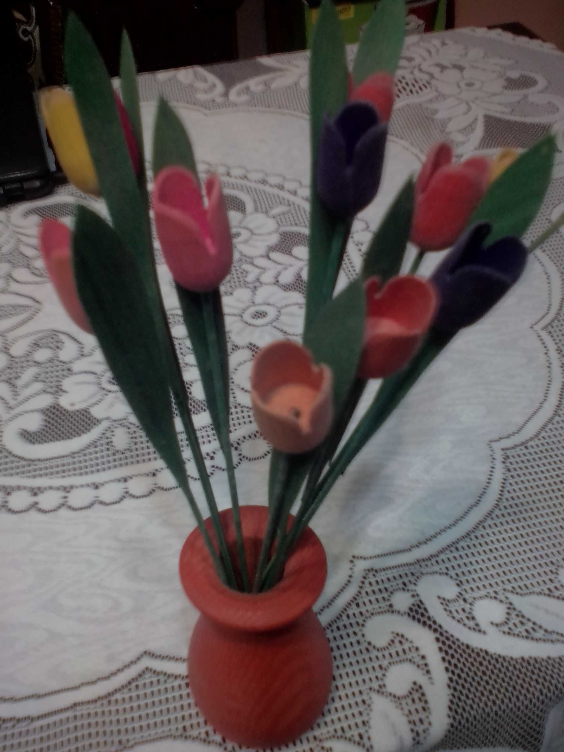 Квіти  деревяні з вазою