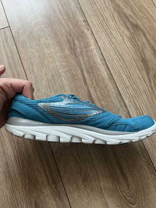 Кросівки Skechers для дівчини жіночі 39 р.