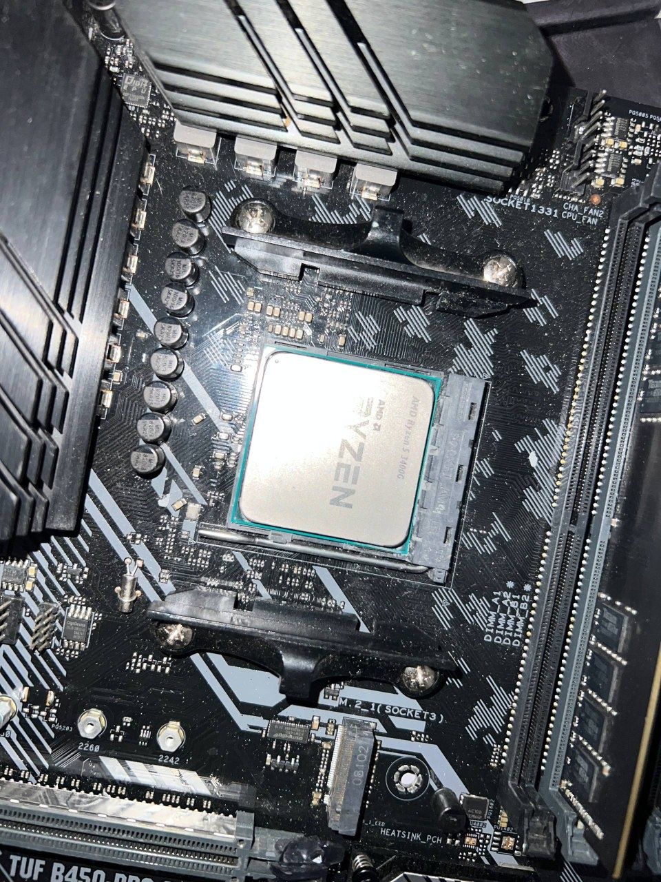 Комплект Ryzen 5 3400G + башня + 4гб GDDR4