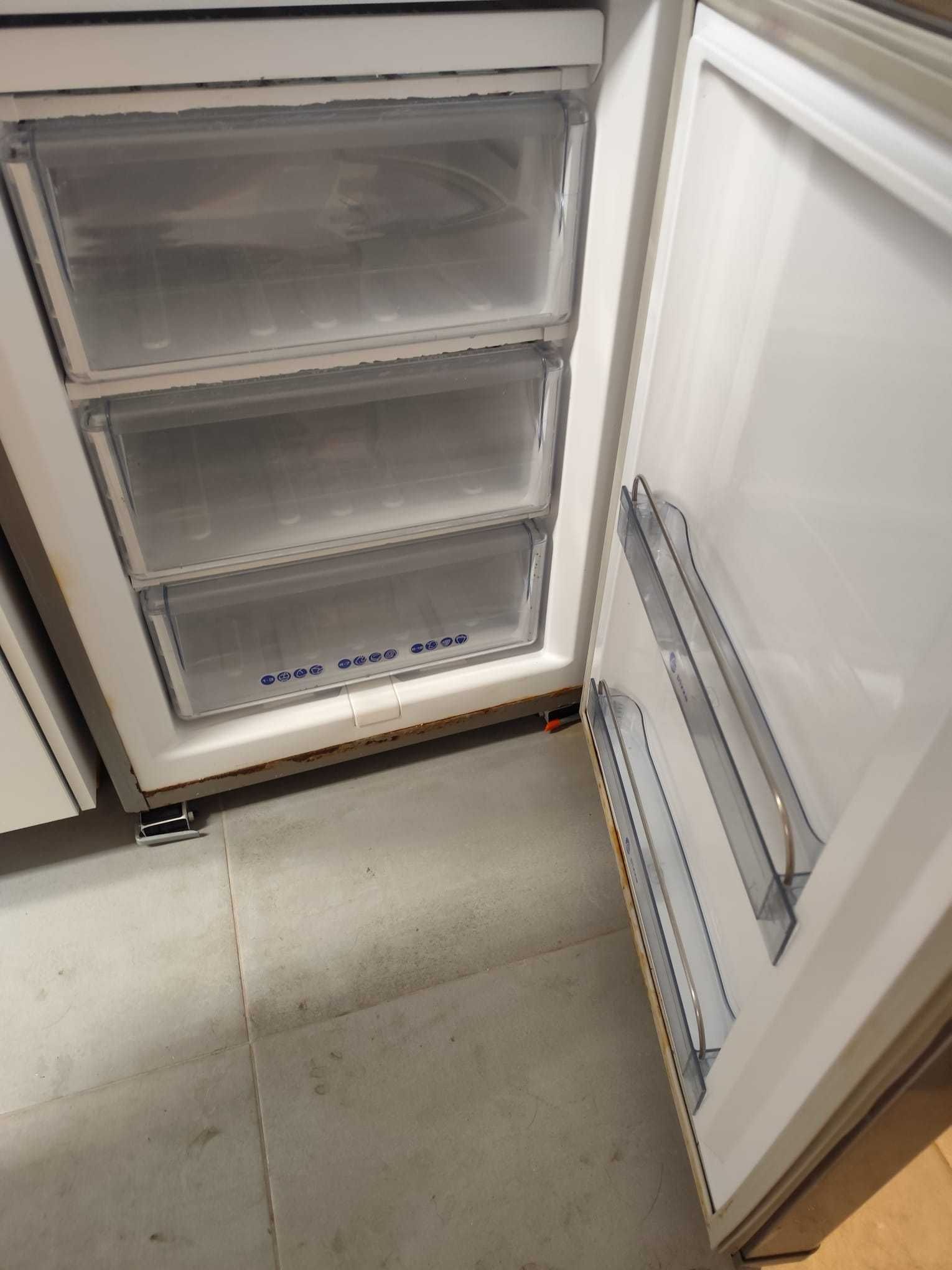 Frigorífico Combinado Whirlpool 6430/IX, A+, 350L, aço inox, no frost