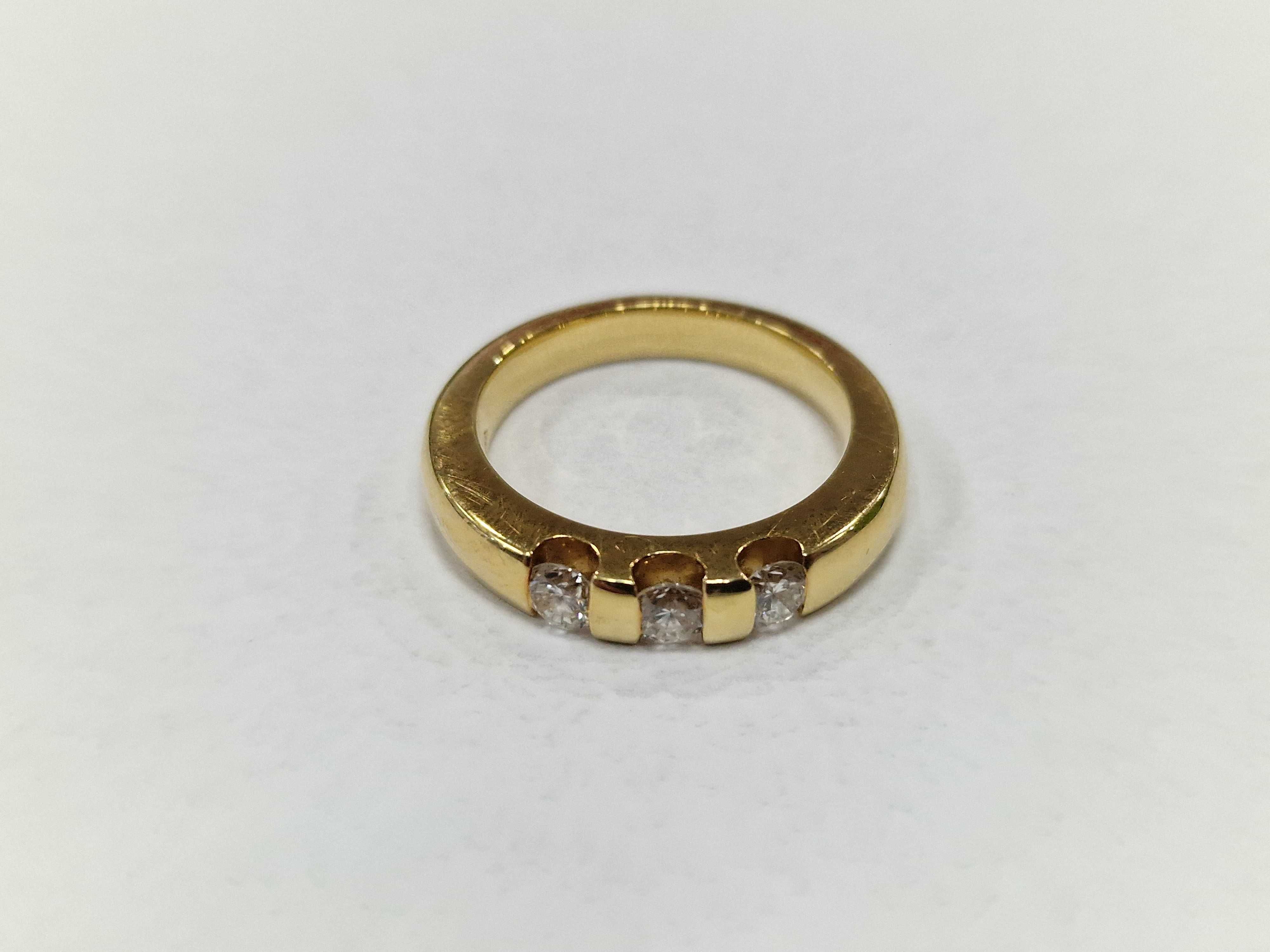 Złoty pierścionek/ obrączka/ 750/ 9.02 gram/ R14/ 0.50 CT/ XX wiek