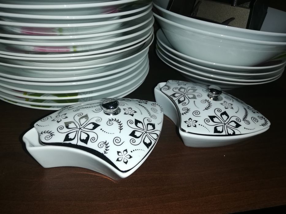 Pojemnik na sos lub przekąski