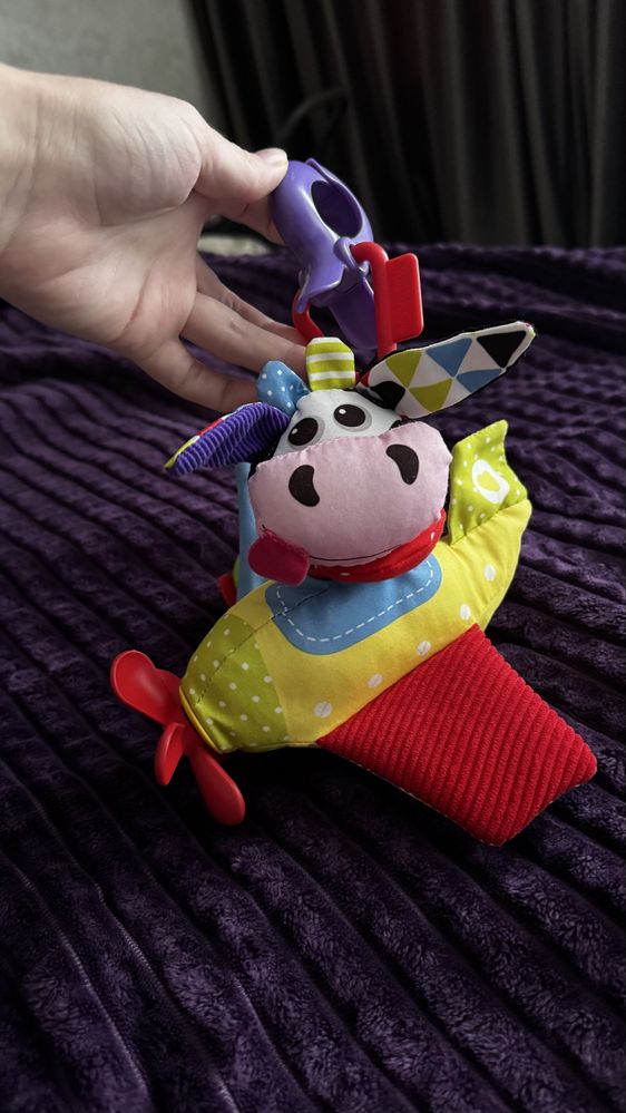 Игрушка музыкальная подвесная коровка