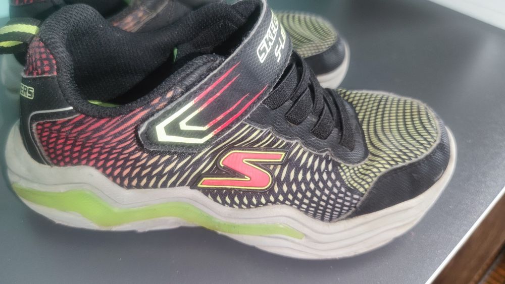 Кросівки Skechers, 32 розмір. Світяться