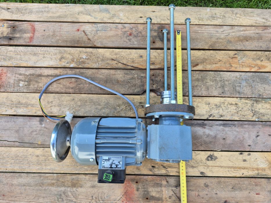 Silnik motoreduktor kątowy WEG