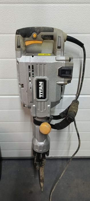 Młot wyburzeniowy titan ttb811drh