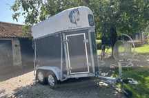 Przyczepa do transportu koni Wesco DMC 1300 kg kat B