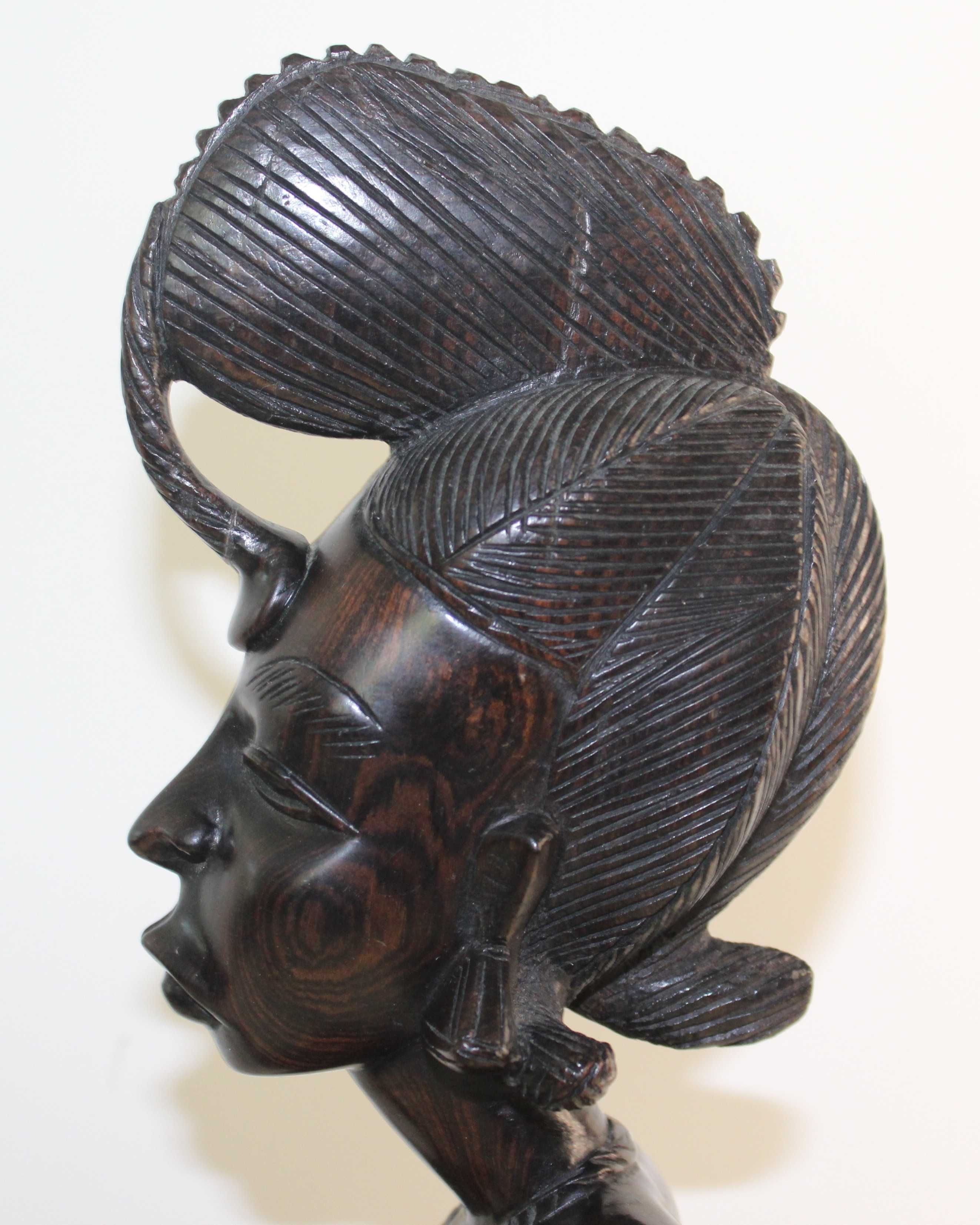 Escultura Africana - Mulher do Pilão - 1963 - Angola