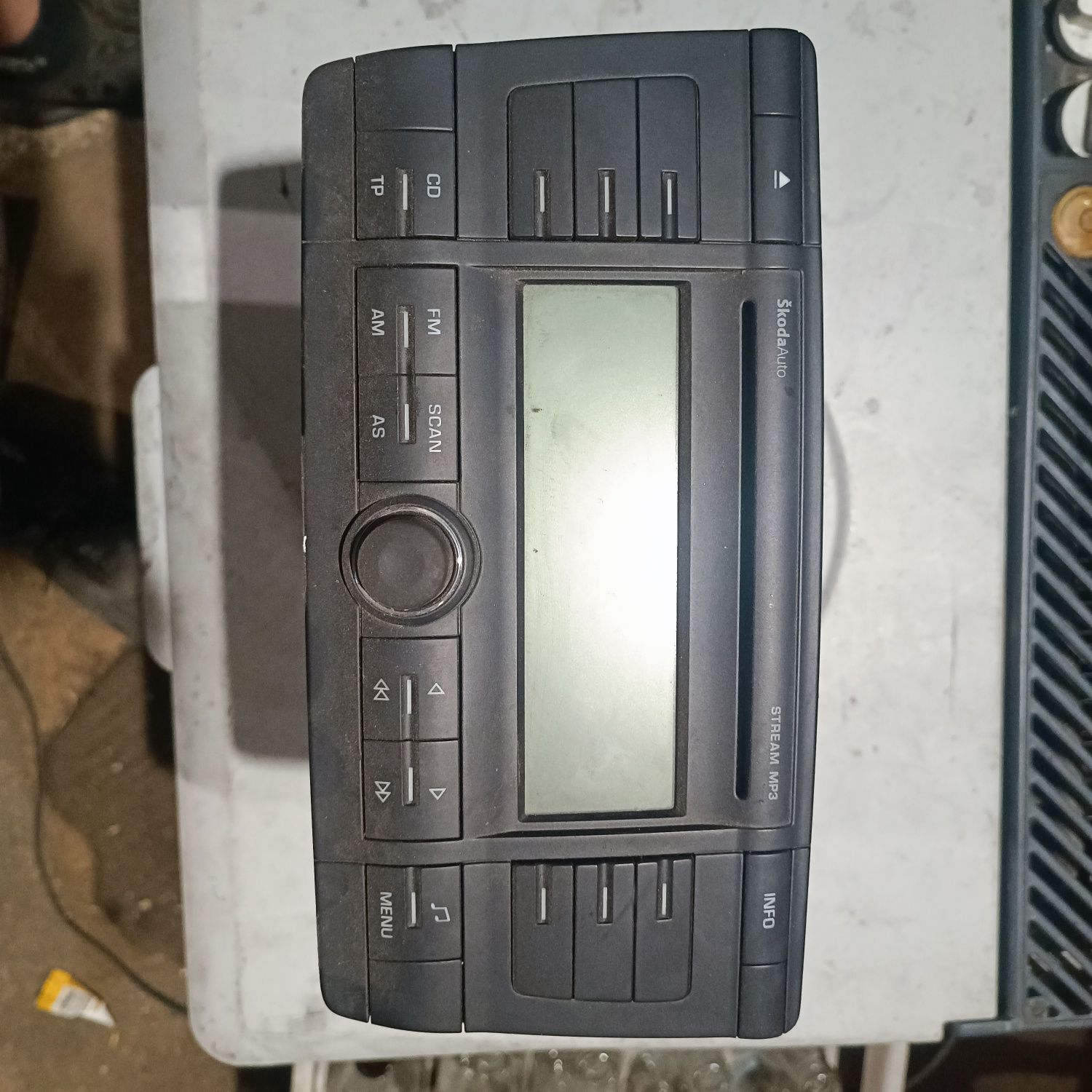 Radio cd mp3 skoda octavia II kod 1z003.5161c
