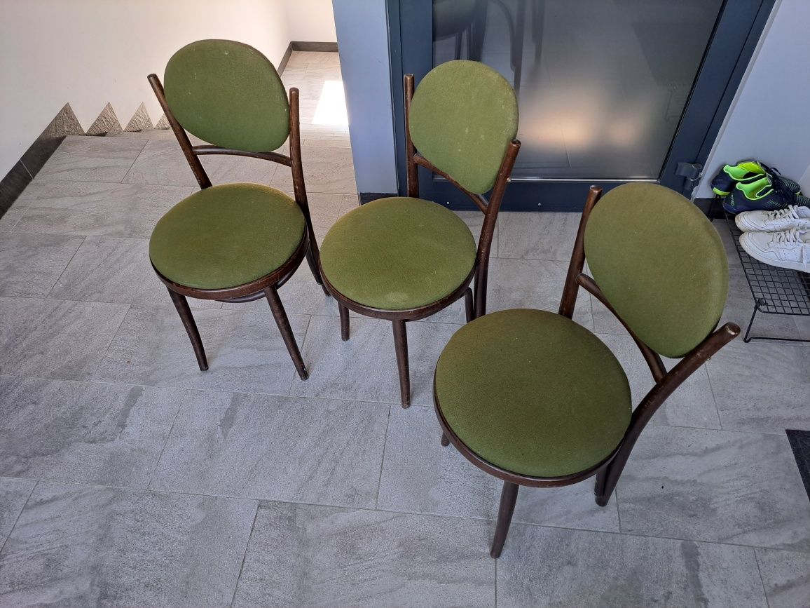 Krzesła z Zakładu Przemysłu Meblarskiego Radomsko